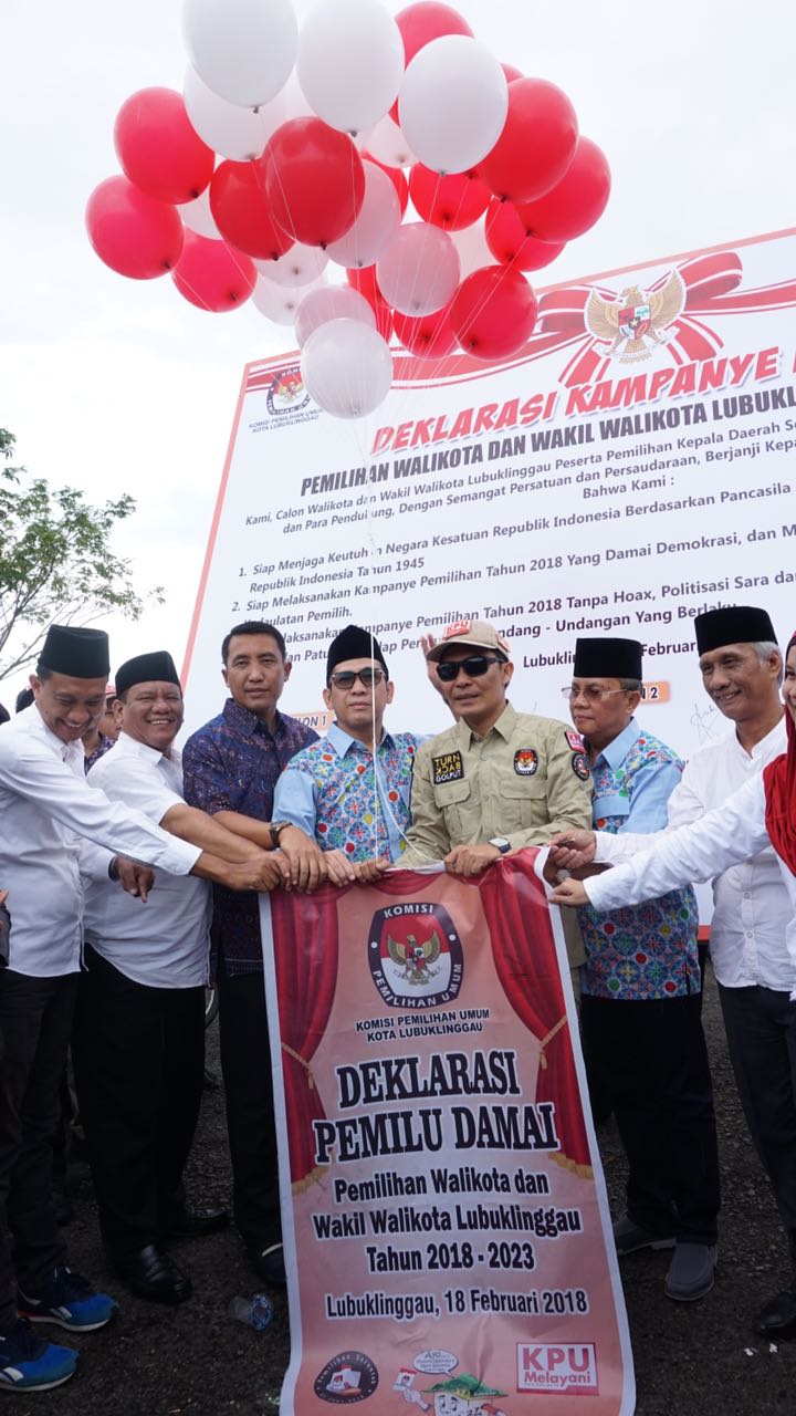 Tiga Calon Walikota Tandatangani Empat Perjanjian Kampanye